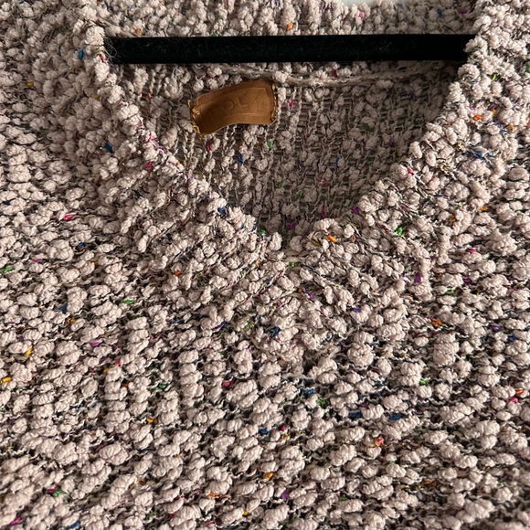 Oversized Women’s Sweater Top. Size Medium - Picture 2 of 3